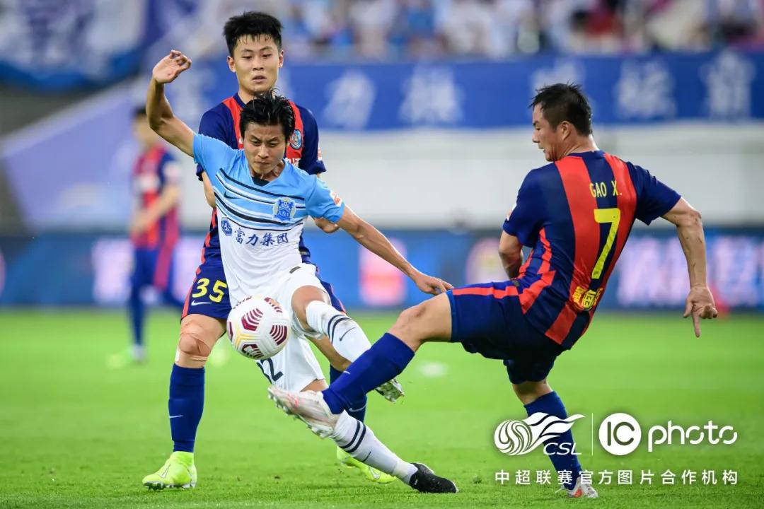 تسريحات الشعر في عالم كرة القدممن الملاعب إلى منصات التواصل الاجتماعي